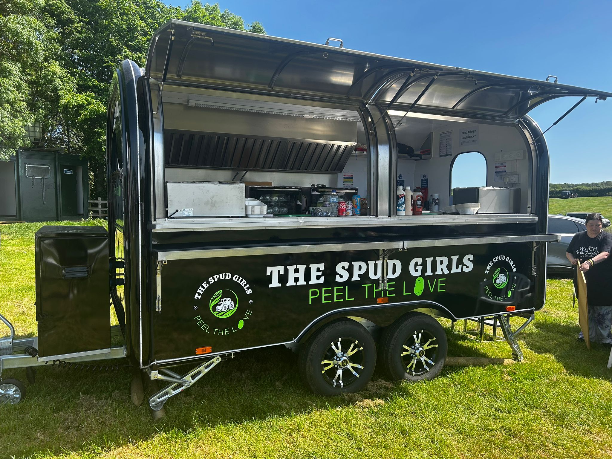 The Spud Girls trailer serving